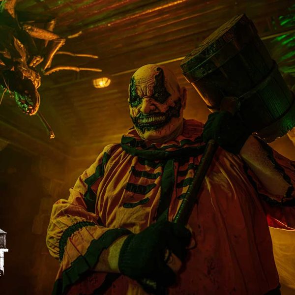 The-Dent-Schoolhouse-Haunted-Attracton-Pumpkin-Smasher